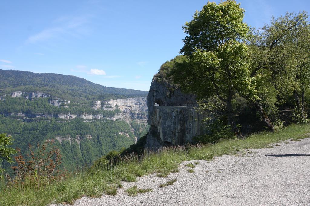 Roulottes Au Pied Du Vercors Saint-Jean-en-Royans Buitenkant foto
